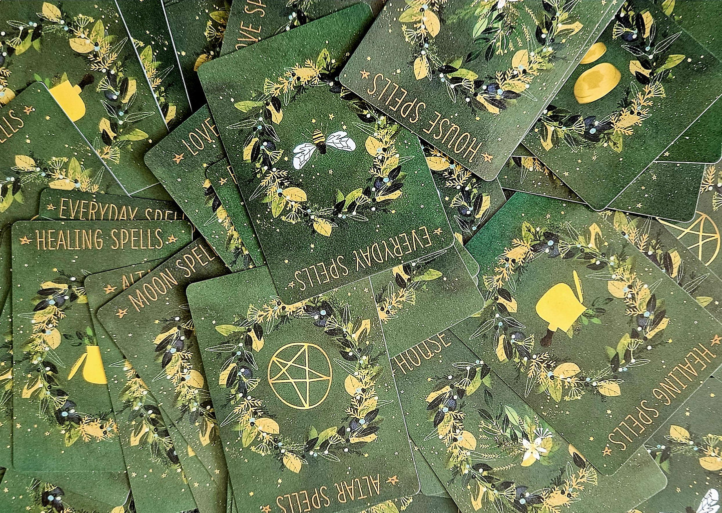 100pcs Practical Witch's Spell Deck - Divination Cards for Love, Happiness & Success - Golden Green Witch Oracle Deck for Beginners